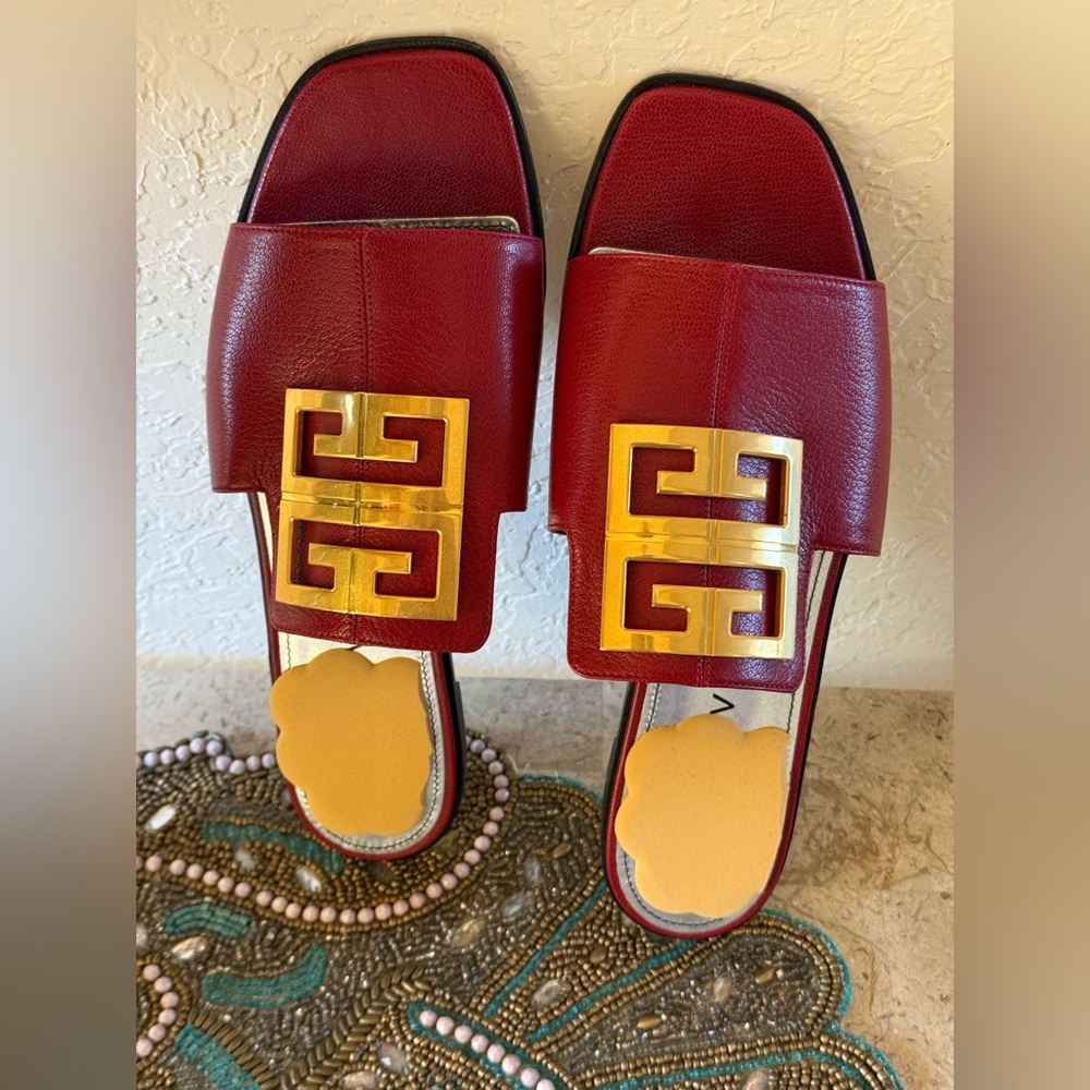 Givenchy Elegant Red Slide Sandals - Picture 2 of 4